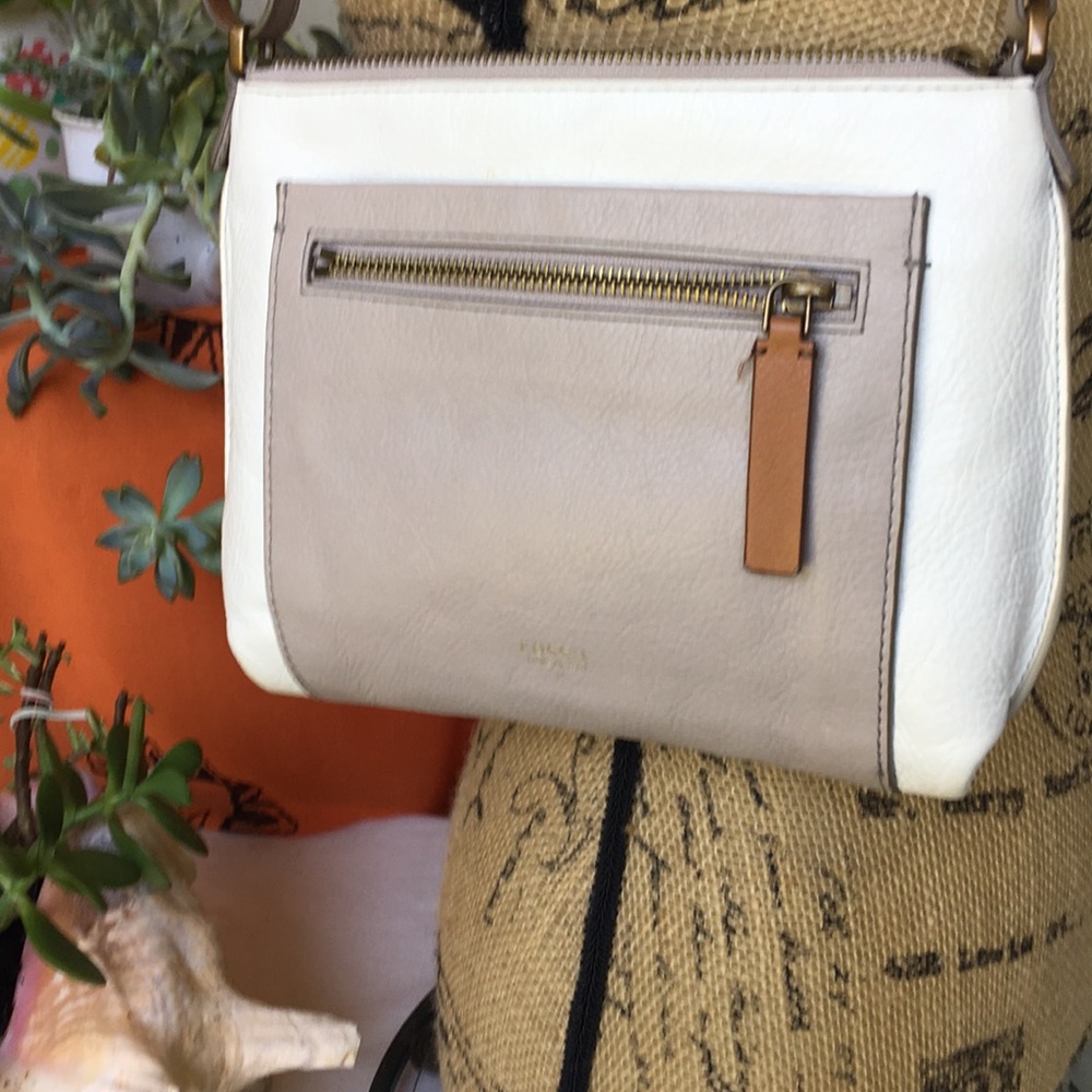 FOSSIL White & Grey Bag.👍🏽🐼💸